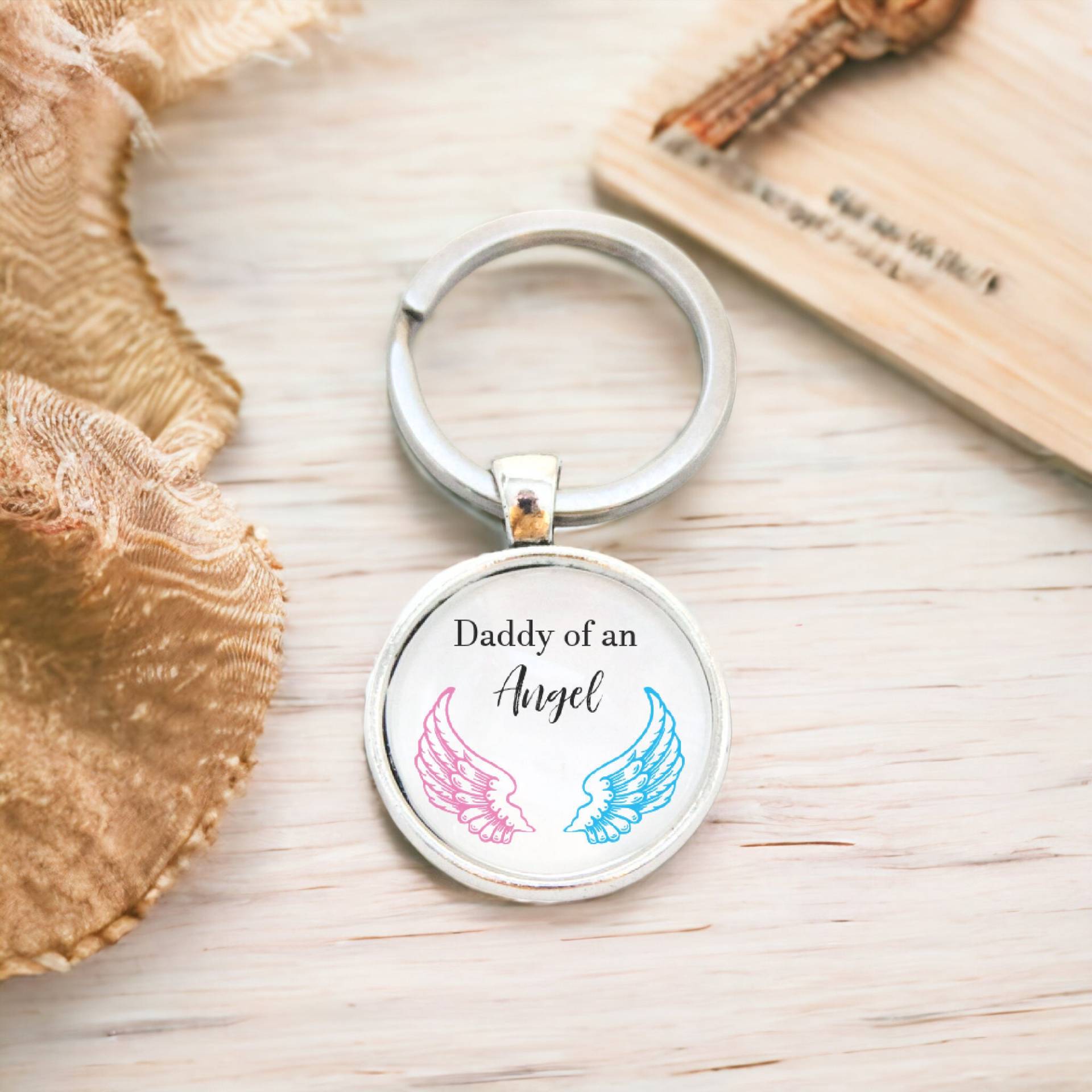 Daddy Of An Angel Memorial Schlüsselanhänger | Beileidsgeschenk Für Verlust Des Babys in Liebevoller Erinnerung Fehlgeburt Geschenk Männer von LJGCandles