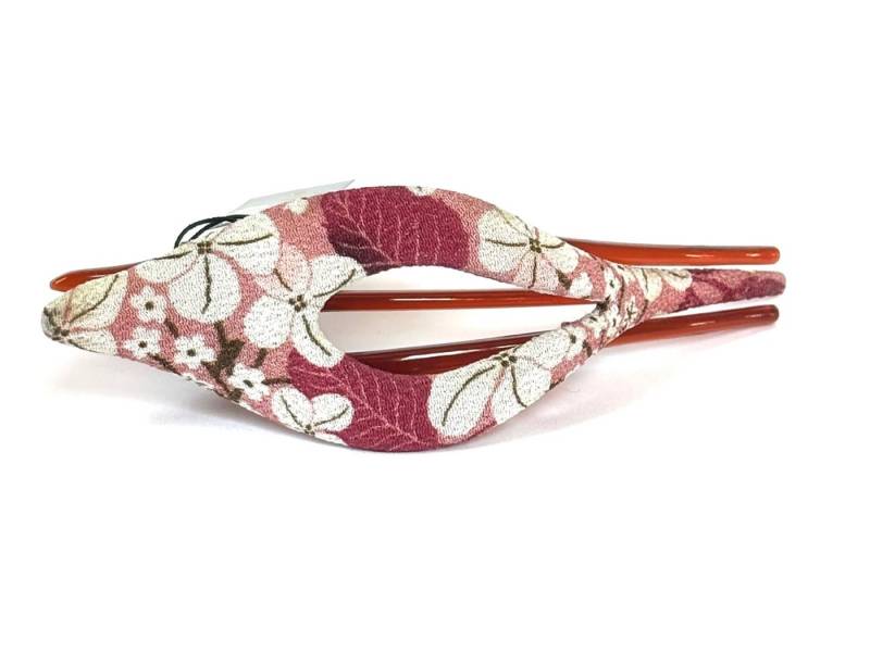 LK Trend & Style Haarclip Finch ist ein schlanker Clip mit Blumenmuster, durch die schlanke Länge greift die Spange viel Haar, Kimono Clip steht für Qualität, jeder Clip kann je nach Schnitt des Stoffes variieren, Unikat von LK Trend & Style