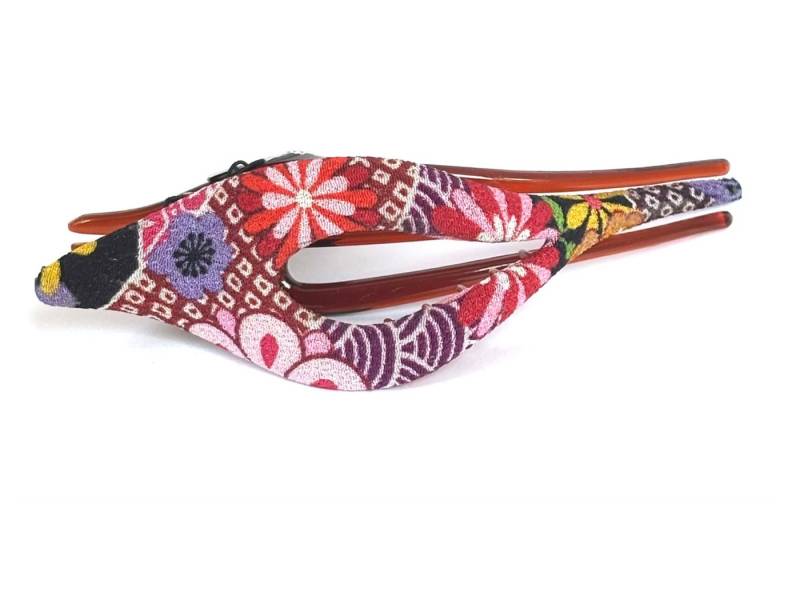 LK Trend & Style Haarclip Finch ist ein schlanker Clip mit Blumenmuster, durch die schlanke Länge greift die Spange viel Haar, Kimono Clip steht für Qualität, jeder Clip kann je nach Schnitt des Stoffes variieren, Unikat von LK Trend & Style