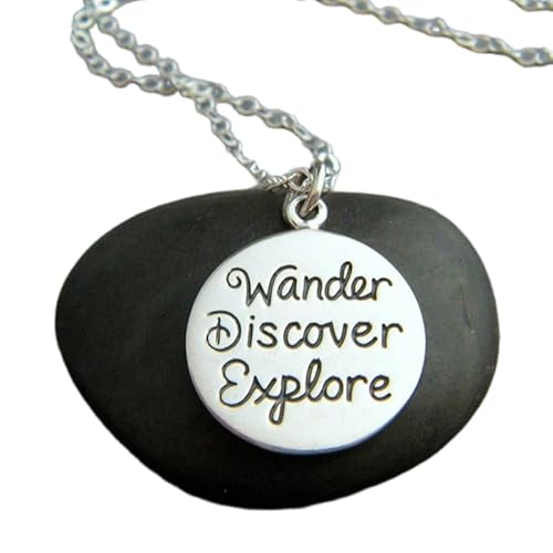 Halskette aus 925er Sterlingsilber „Wandern, Entdecken, Erkunden“, kleiner inspirierender Schmuck, inspirierendes Zitat, Affirmationswort, Anhänger, Boho-Charm | mit 45,7 cm | versilbert | 0047 von LKBEADS