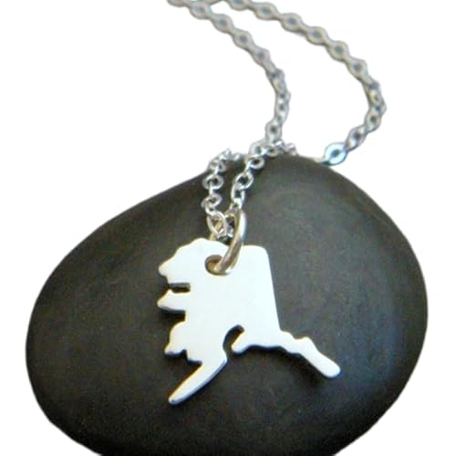 Halskette mit Alaska-Staatsanhänger aus 925er Sterlingsilber|Kleiner AK-Schmuck|Schlichter Schmuck für jeden Tag|Zierlich|Reise|„I love AK“-Anhänger als Geschenk für sie | mit 45,7 cm | versilbert von LKBEADS