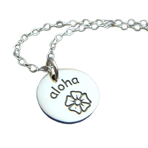 LKBEADS Aloha-Halskette aus 925er Sterlingsilber. Kleiner Blumenanhänger. Schlichter, zierlicher Schmuck. Wortanhänger. Hallo Hawaii. Hawaiianischer Reiseanhänger | mit 18-Zoll-Kette | versilbert | von LKBEADS