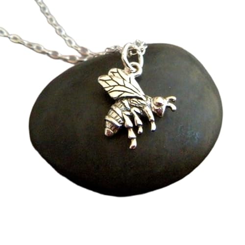 LKBEADS Halskette mit Honigbiene aus 925er Sterlingsilber, seitliche Honigbiene, realistisches Tiergeist-Totem, kleiner, zarter Schmuck für jeden Tag, zierlicher Glücksbringer 1 | mit 18-Zoll-Kette | von LKBEADS