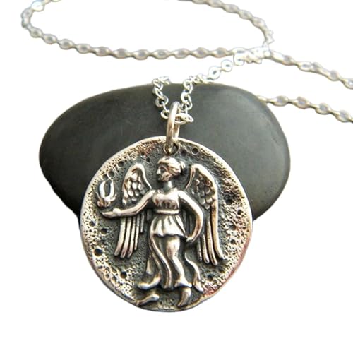 LKBEADS Halskette mit antikem Engelsmünzanhänger aus 925er Sterlingsilber, rustikale Göttin Nike Victoria, griechische römische Replik, Schutzengelsflügel-Anhänger | mit 45,7 cm | versilbert | 0136 von LKBEADS