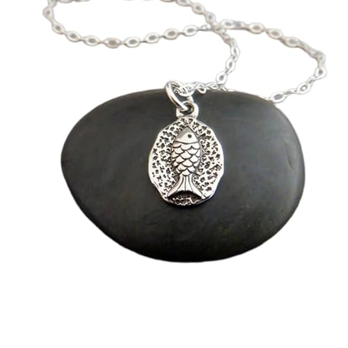 LKBEADS Rustikale Fischkette aus 925er Sterlingsilber. Boho-Anhänger. Schlichter, alltäglicher Natur-Charme. Recycelt, zart, zierlich | mit 18-Zoll-Kette | versilbert | L_PN_0495 von LKBEADS