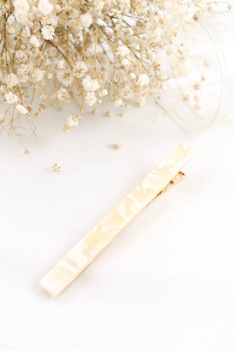 Handgemachte Haarspange Aus Kunstharz in Beige, Marmoriert Leichte Mit Perlmuttglanz Handgemachte Haarspange Aus Kunstharz in Beige, Marmoriert Leichte Mit Perlmuttglanz von LKEleganceShop