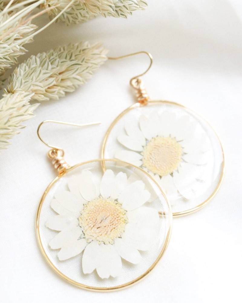 Gänseblümchen-Harz-Ohrringe Echte Gepresste Blume, 14K Vergoldete Haken Gänseblümchen-Harz-Ohrringe Echte Gepresste Blume, 14K Vergoldete Haken von LKEleganceShop