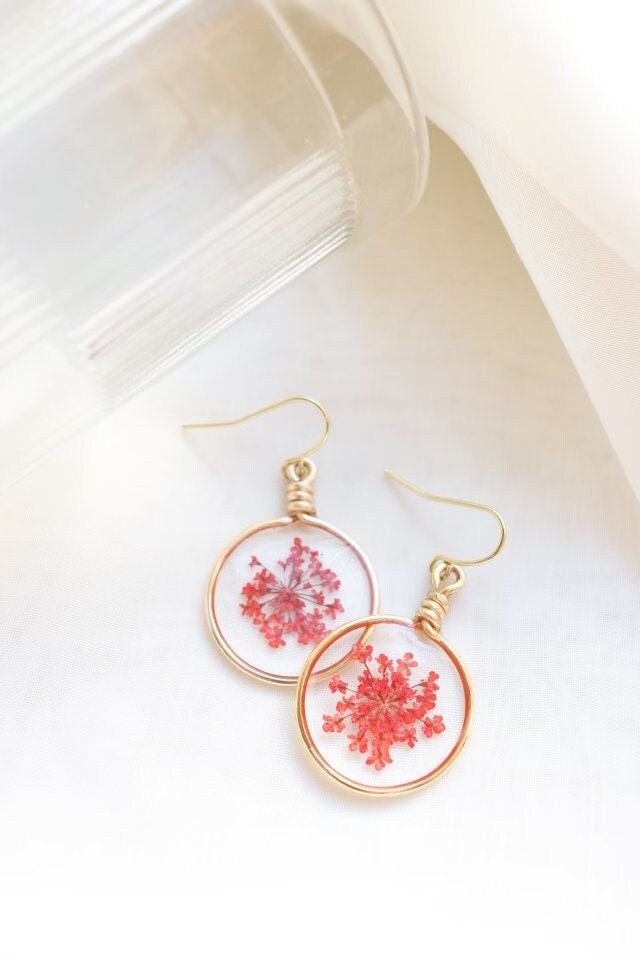 Rote Resinohrringe Handgemachter Blumenschmuck Rote Resinohrringe Handgemachter Blumenschmuck von LKEleganceShop