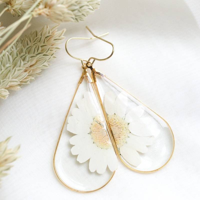 Teardrop Daisy Ohrringe Echte Blume Resin, 14K Gold Haken Teardrop Daisy Ohrringe Echte Blume Resin, 14K Gold Haken von LKEleganceShop