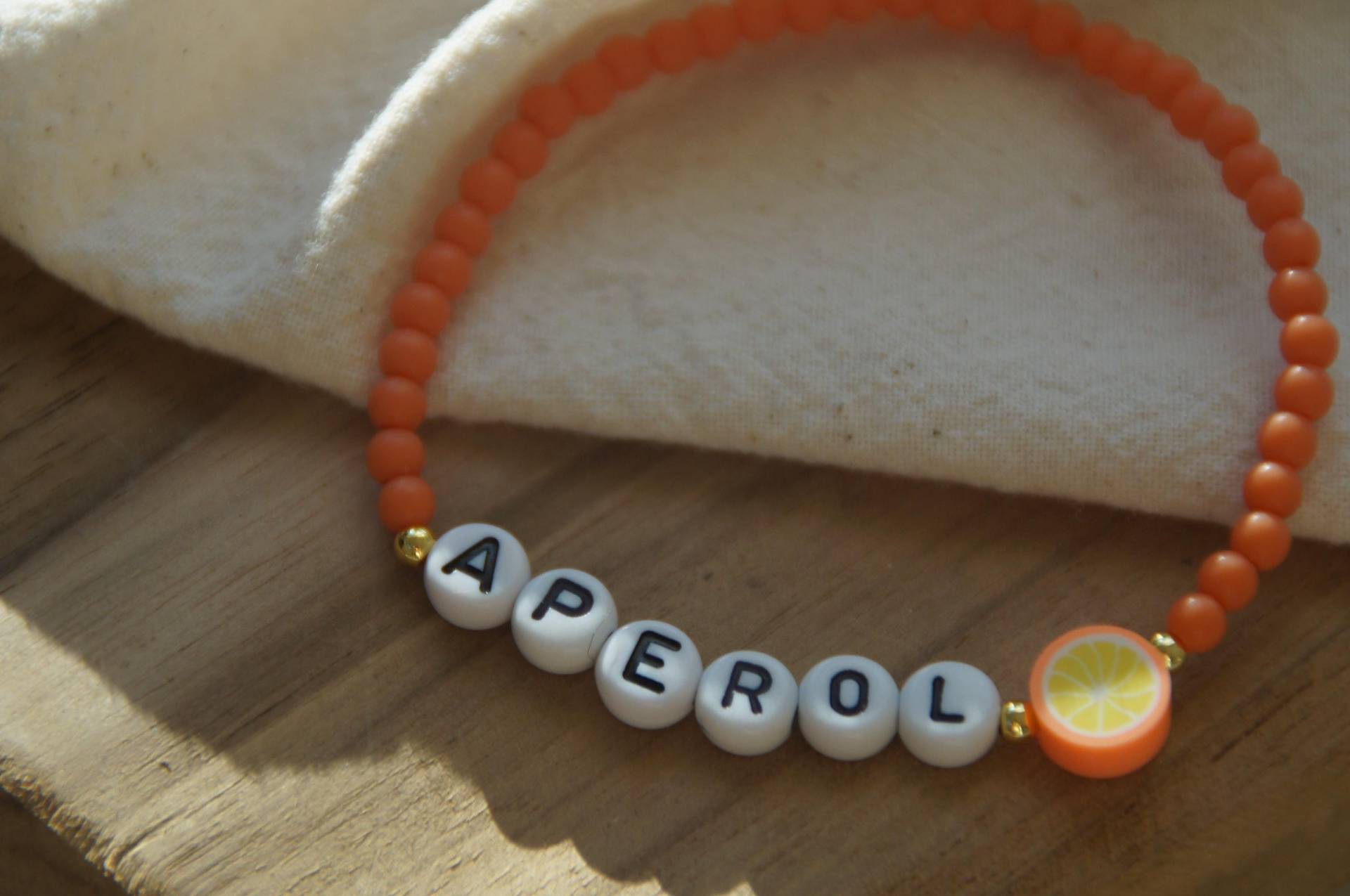 Aperol Armband - Sommer Orange Mit Buchstabenperlen & Orangen Charm, Holy Aperoli, Festival Schmuck, Handmade Geschenk von LMsocialdesign