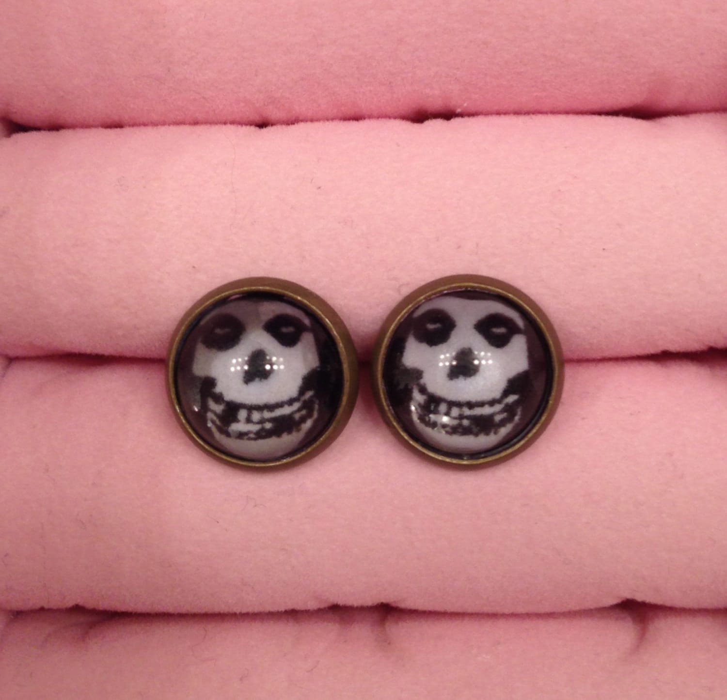 Handgemachte Misfits Totenkopf Ohrstecker | 12mm Handgemachte Misfits Totenkopf Ohrstecker | 12mm von LNTRN
