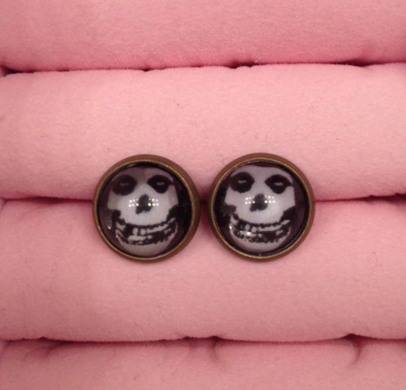 Handgemachte Misfits Totenkopf Ohrstecker | 12mm Handgemachte Misfits Totenkopf Ohrstecker | 12mm von LNTRN