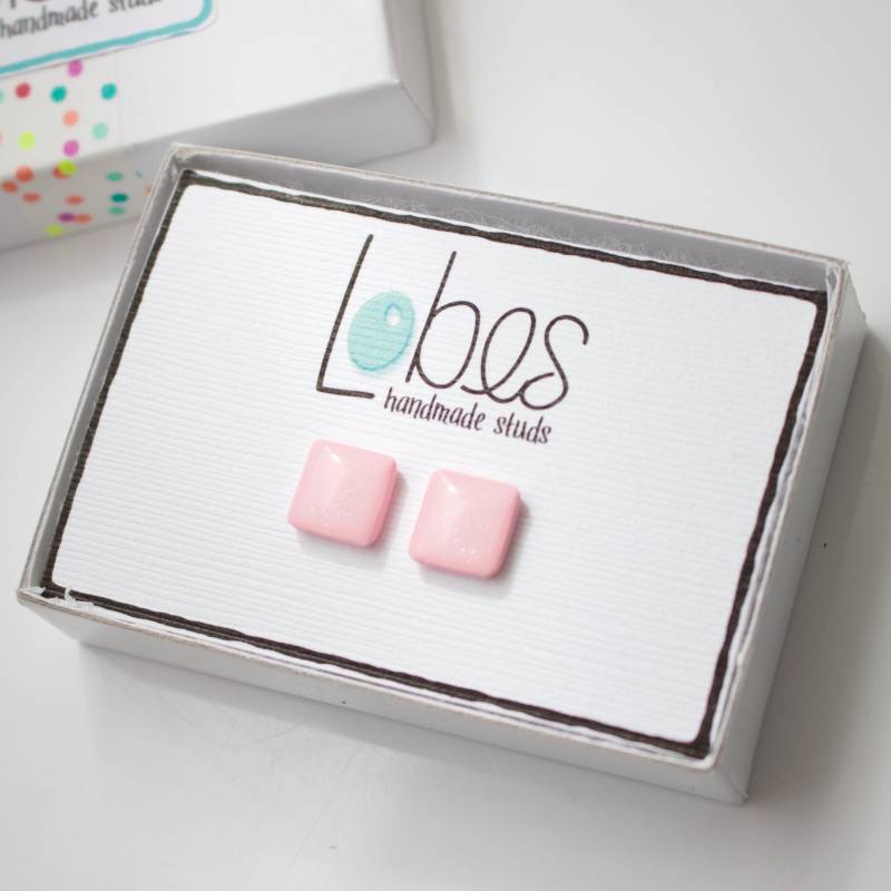 Schlichte Rosa Ohrstecker Aus Polymer Clay, Chirurgenstahl von LOBEShandmadestuds