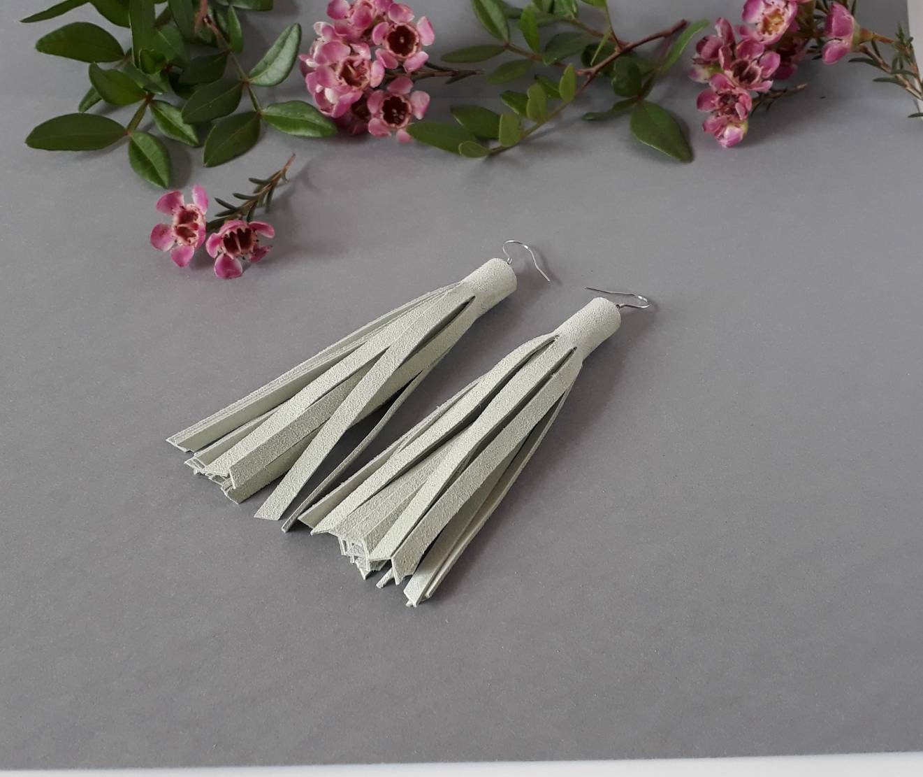 Mint Wildleder Fransen Leder Ohrringe Sterling Silber Beschläge Mint Wildleder Fransen Leder Ohrringe Sterling Silber Beschläge von LOFbags