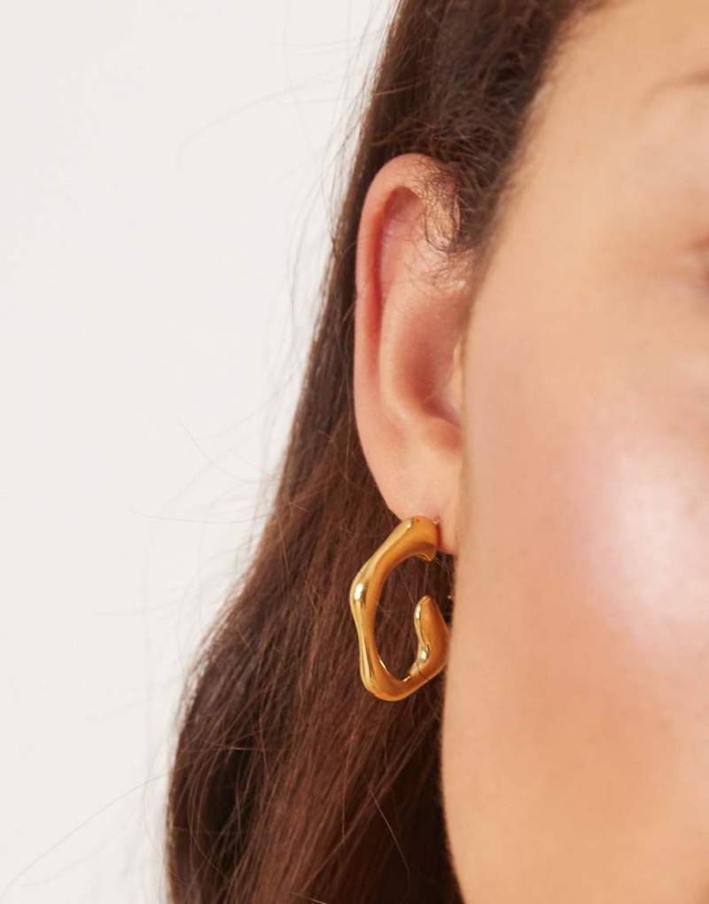 Lost Souls - Creolen aus 18-karätig vergoldetem Edelstahl in geschmolzener Optik-Goldfarben von LOST SOULS