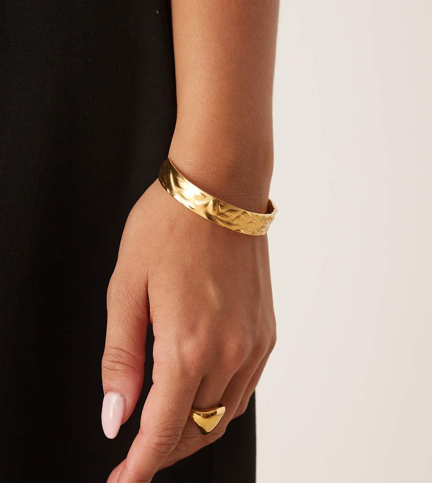 Lost Souls - Gehämmerter Armreif aus Edelstahl mit 18-Karat-Vergoldung-Goldfarben Lost Souls - Gehämmerter Armreif aus Edelstahl mit 18-Karat-Vergoldung-Goldfarben von LOST SOULS