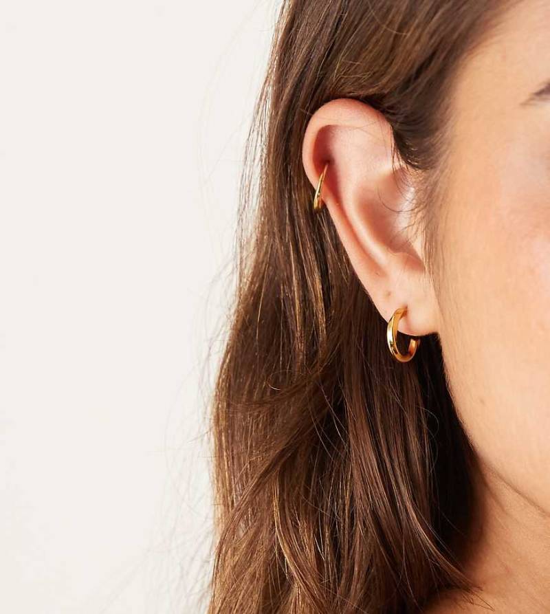 Lost Souls - Verdrehte Mini-Creolen aus Edelstahl mit 18-Karat-Vergoldung-Goldfarben von LOST SOULS