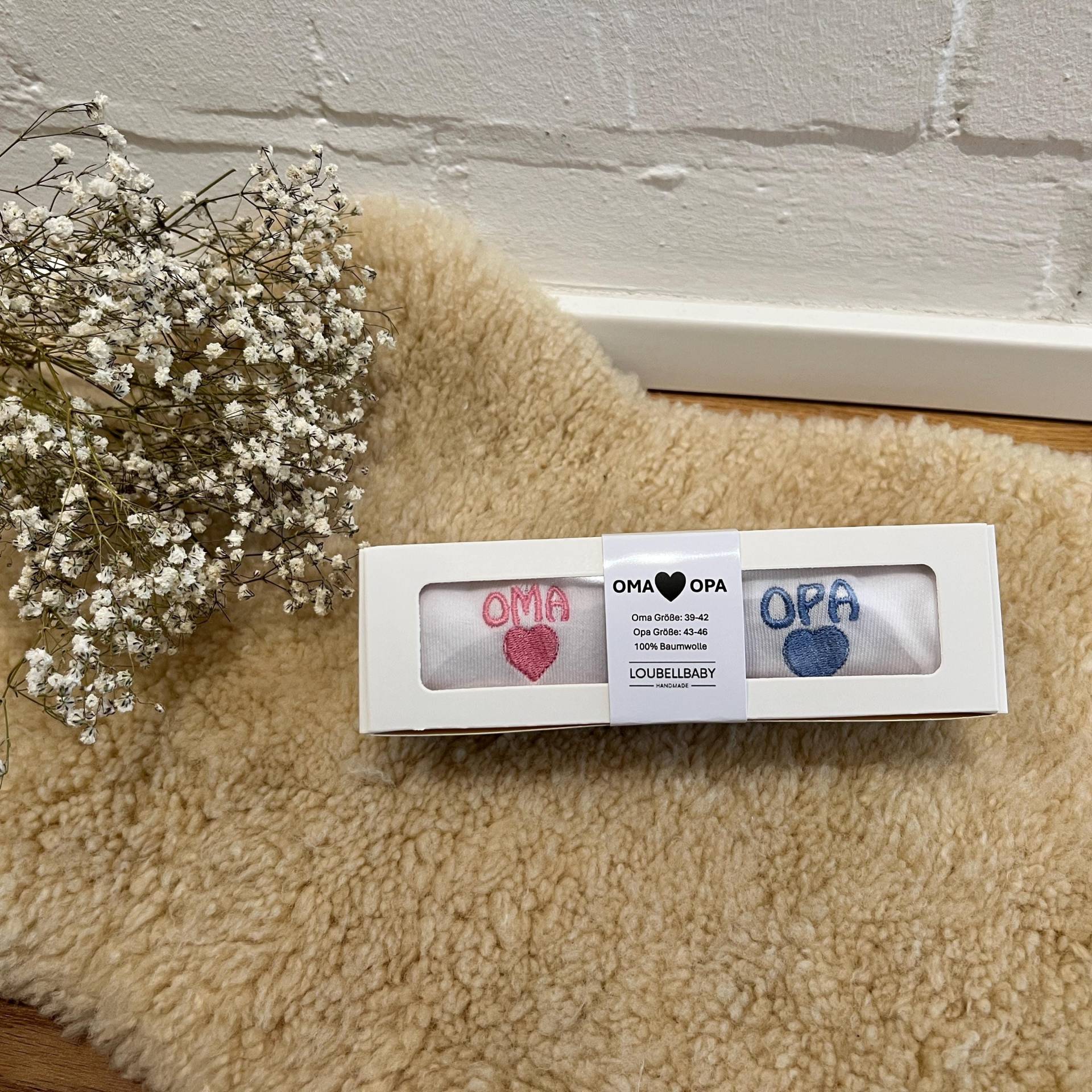 Oma Opa Socken Geschenk | Großeltern Set Zur Geburt Baby Ankündigung Idee Baumwolle Box. Bestickte Socken Oma Opa Socken Geschenk | Großeltern Set Zur Geburt Baby Ankündigung Idee Baumwolle Box. Bestickte Socken von LOUBELLBABY