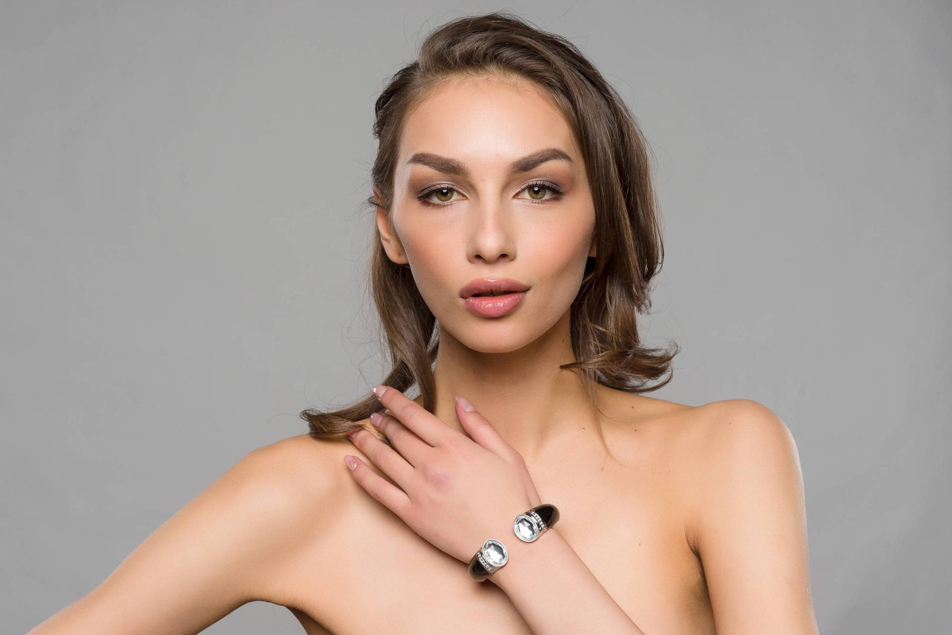 Schwarzen Kristallen Silber Ton Massivem Metall-Verschluss-Armreif Schwarzen Kristallen Silber Ton Massivem Metall-Verschluss-Armreif von LOVABoutique