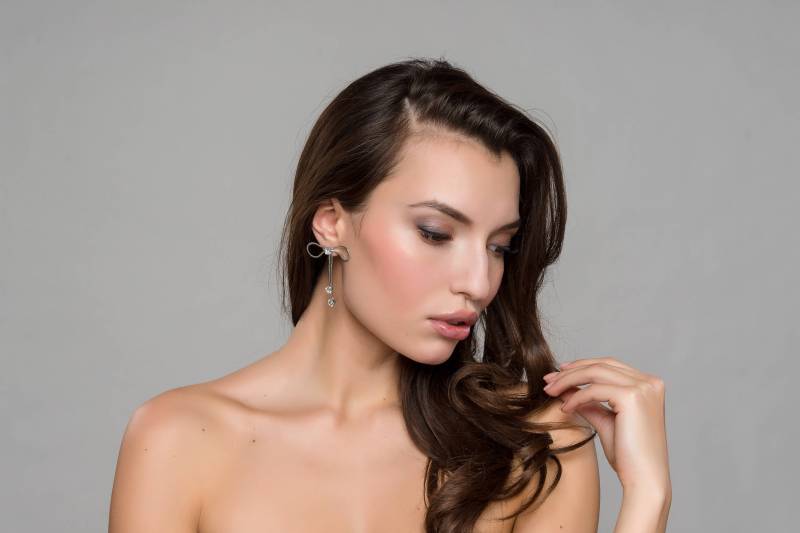 Zierliche Schleife Kette Klares Juwel Silberfarbenes Metall Ohrringe von LOVABoutique