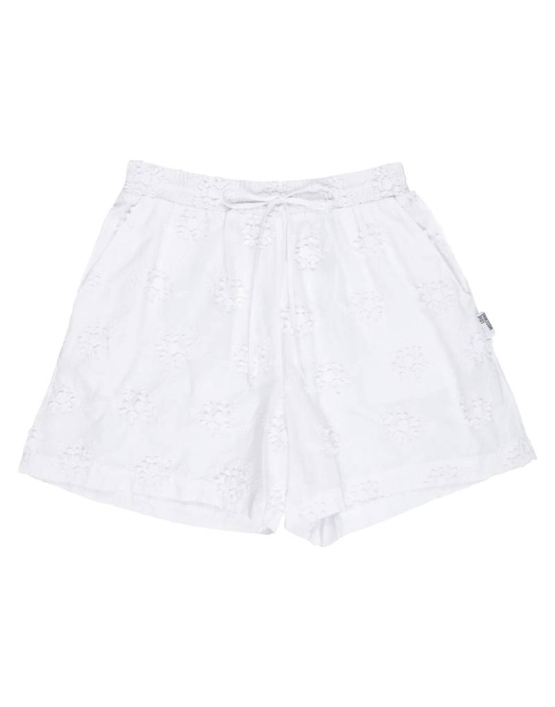 LOVE MOSCHINO Shorts & Bermudashorts Damen Weiß von LOVE MOSCHINO