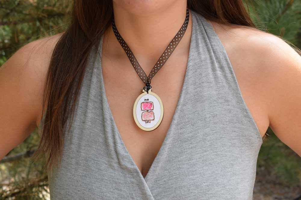 Erdnussbutter Und Gelee Halskette | Mini Bestickt Reifen Anhänger Gestickte Bestickt Schmuck Hoop-Kunst Erdnussbutter Und Gelee Halskette | Mini Bestickt Reifen Anhänger Gestickte Bestickt Schmuck Hoop-Kunst von LOVESTITCHERY