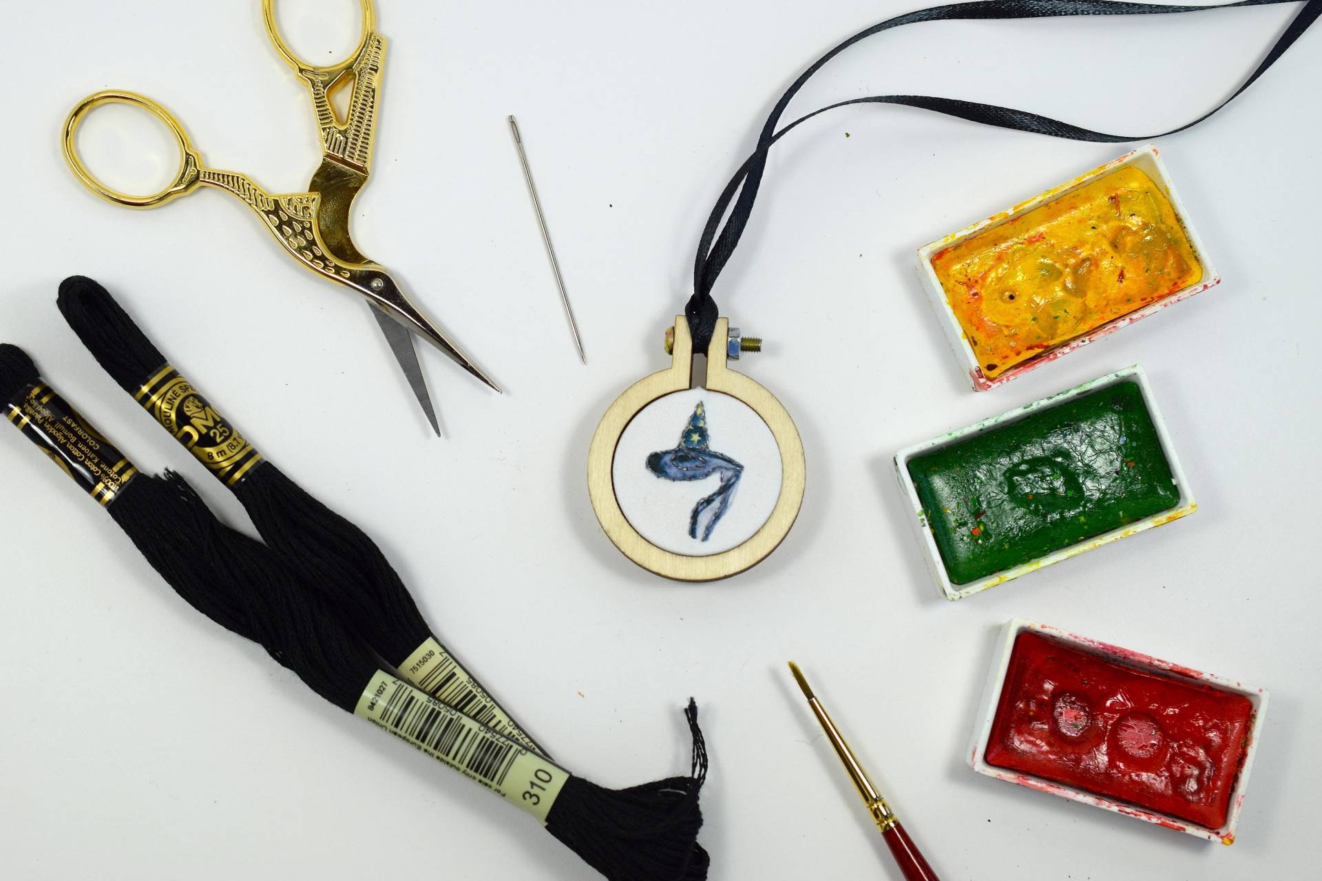 Hexen Hut Halskette | Mini Bestickt Reifen Anhänger Gestickte Bestickt Schmuck Hoop-Kunst Hexen Hut Halskette | Mini Bestickt Reifen Anhänger Gestickte Bestickt Schmuck Hoop-Kunst von LOVESTITCHERY