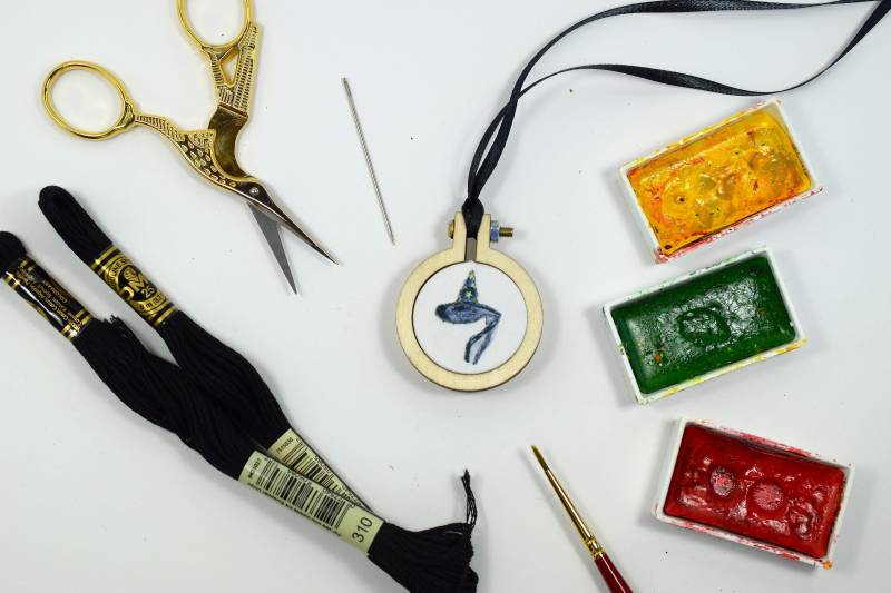 Hexen Hut Halskette | Mini Bestickt Reifen Anhänger Gestickte Bestickt Schmuck Hoop-Kunst Hexen Hut Halskette | Mini Bestickt Reifen Anhänger Gestickte Bestickt Schmuck Hoop-Kunst von LOVESTITCHERY
