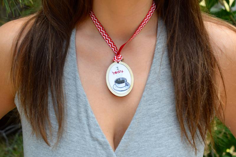 Kaffee-Kette | Mini Bestickt Reifen Anhänger Gestickte Halskette Bestickt Schmuck Hoop-Kunst Kaffee-Kette | Mini Bestickt Reifen Anhänger Gestickte Halskette Bestickt Schmuck Hoop-Kunst von LOVESTITCHERY