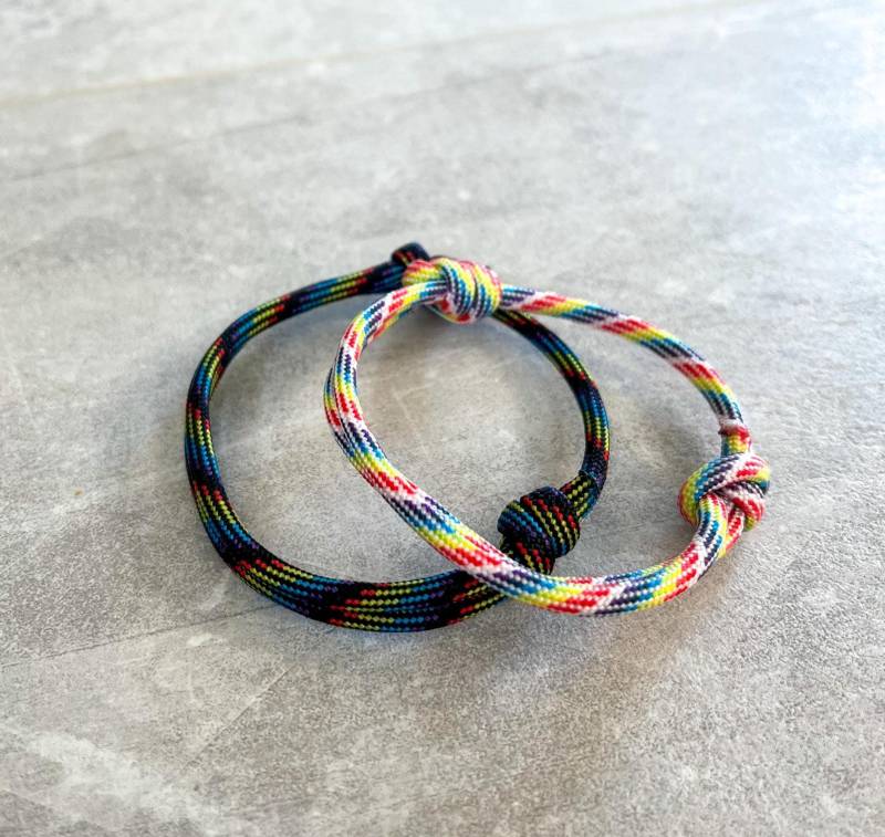 Pride Regenbogen Armband | Schwarz Oder Weiß Aus Paracord | Rainbow, Gay Pride Regenbogen Armband | Schwarz Oder Weiß Aus Paracord | Rainbow, Gay von LOVEWINSdigitals