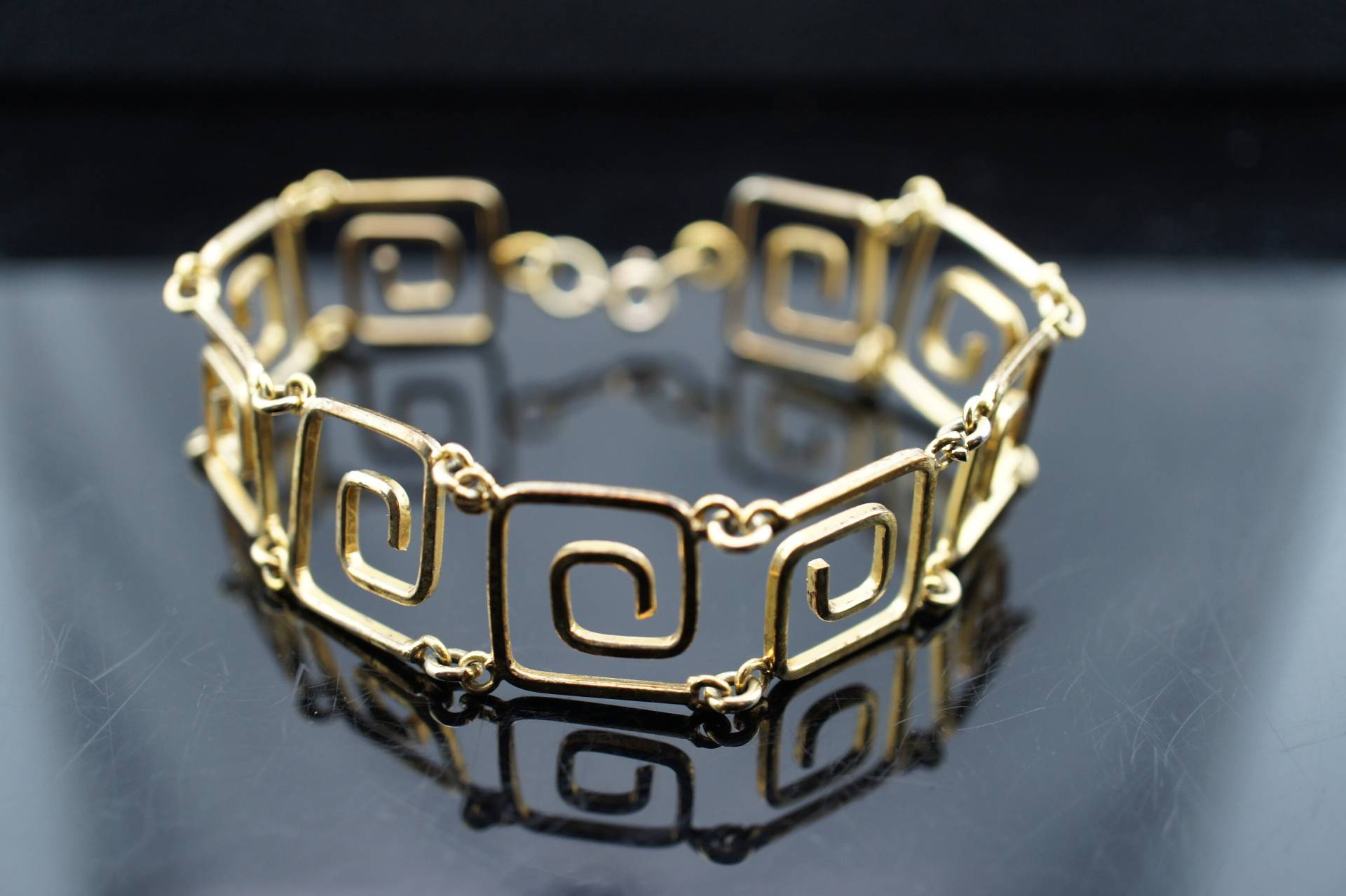 1/20 12Kfg Vintage Designer Links Verknüpftes Armband Fancy Gold Tone Square Carved Wide Circa Era Sa201 von LOVNTG