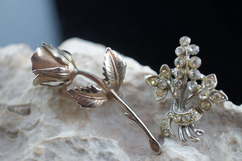 2Er Set Brosche Blumenstrauß Art Deco Schmuck Silberfarben Cz Modernist Anmutig A085 von LOVNTG