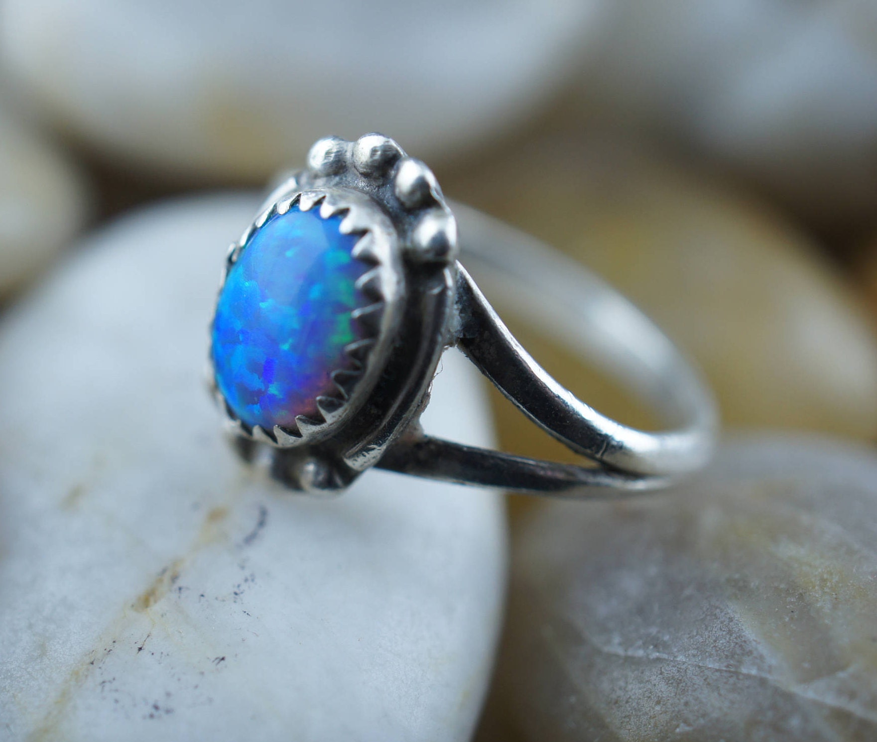 925 Sterling Silber Vintage Art Deco Lmc Usa Regenbogen Oval Mondstein Opal Blauer Statement Ring Größe 7 1/4 Modernist St31 von LOVNTG