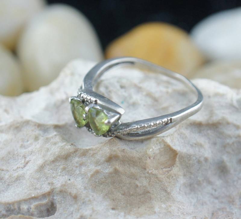 925 Tj Ring Sterling Silber Größe 8 1/4 Vintage Glatt Design Band Grün Stein Herz Schmuck Coctail St425 von LOVNTG