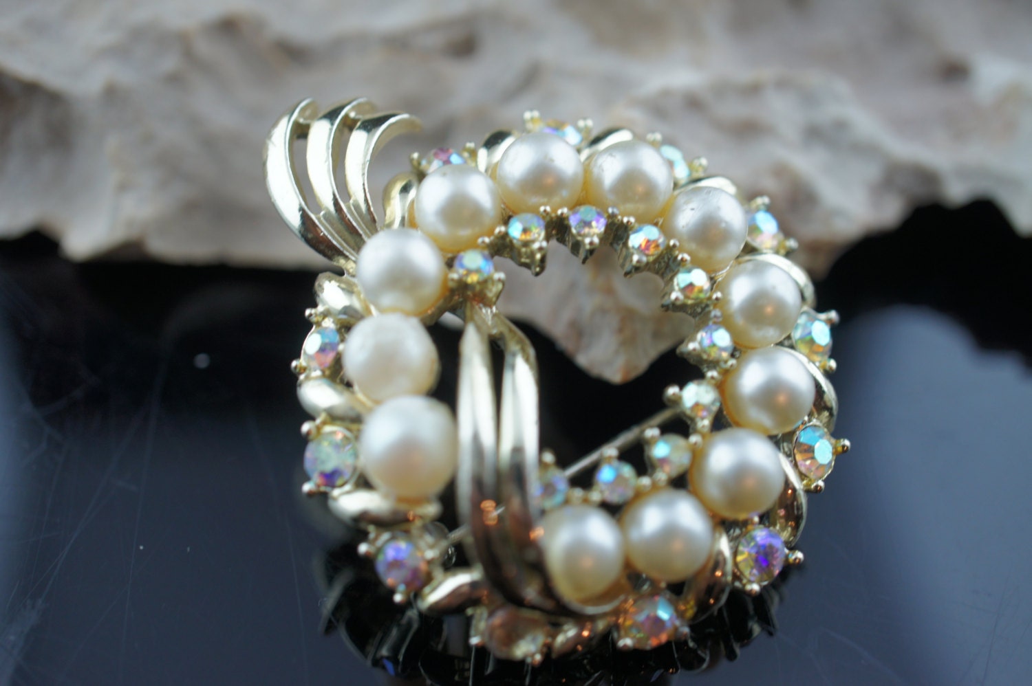 Art Deco Kramer Schmuck Brosche Pin Perle Cz Strasskranz Glänzend Rund Minimalistisch Modernist Anmut P003 von LOVNTG