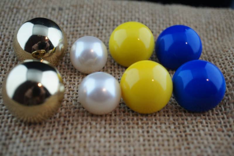 Art Deco Schmuck Ohrringe Vintage Ohrstecker Circa Minimalist Funkelnd Gold Ton Blau Weiß Gelb Emailliert 4Er Set P067 von LOVNTG