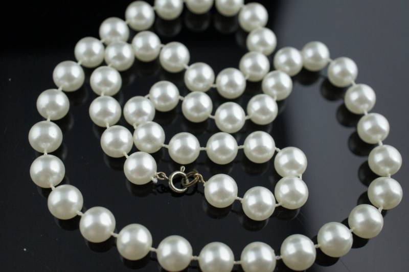 Art Deco Schmuck Vintage Circa Minimalistisch Halskette Perlen Faux Weiß Strang Kette Braut Brautjungfern Geschenk Hochzeit U192 von LOVNTG