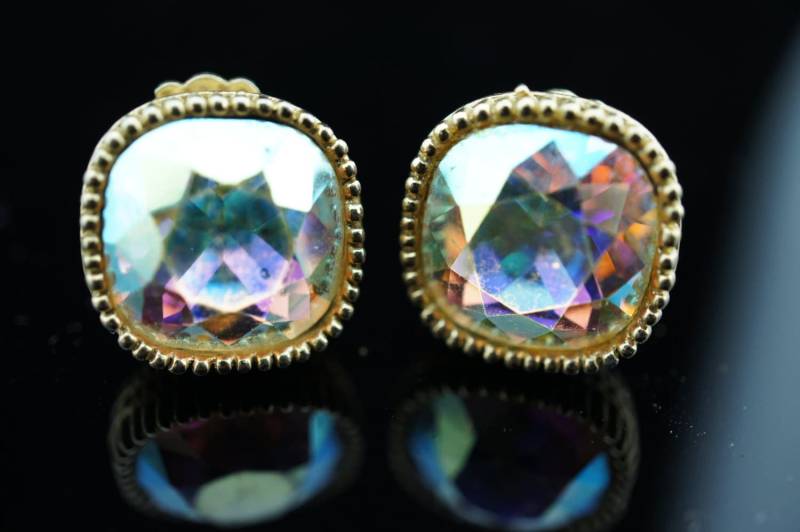 Art Deco Schmuck Vintage Marvella Schöne Ohrclips Circa Minimalistisch Modernist Anmutig Goldton Glitzernde Strasssteine Cz U088 von LOVNTG