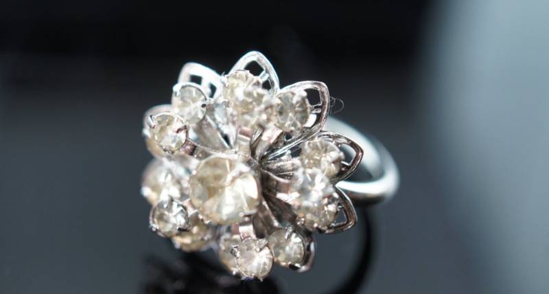 Art-Deco-Schmuck Vintage-Silber Ton Ring Dimensionless Cz Strass Carah Cov Hochzeit Circa Minimalist Modernist Q018 von LOVNTG