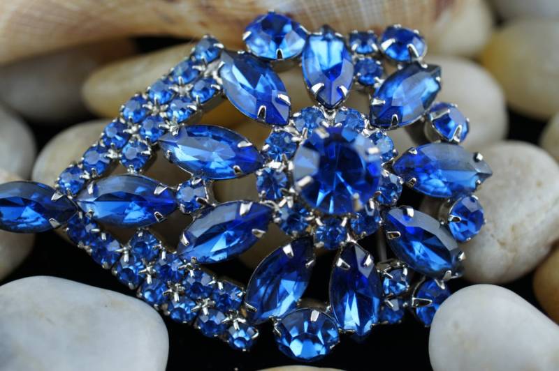 Aurora Borealis Kristall Schmuck Blume Klar Blau Brosche Rund Minimalistisch Modernist Anmut Form Pin Silberfarben Strass U008 von LOVNTG