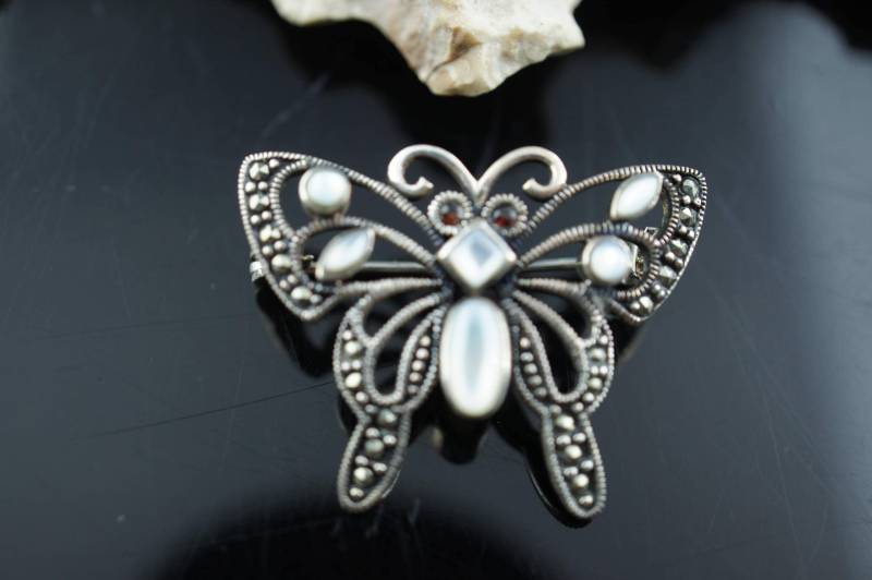 Brosche Sterling Silber 925 A Art Deco Schmuck Pin Schmetterling Filigranen Mond Stein Cz Braun Insektenlibelle Mit Rubin Augen Sammlung Cc64 von LOVNTG