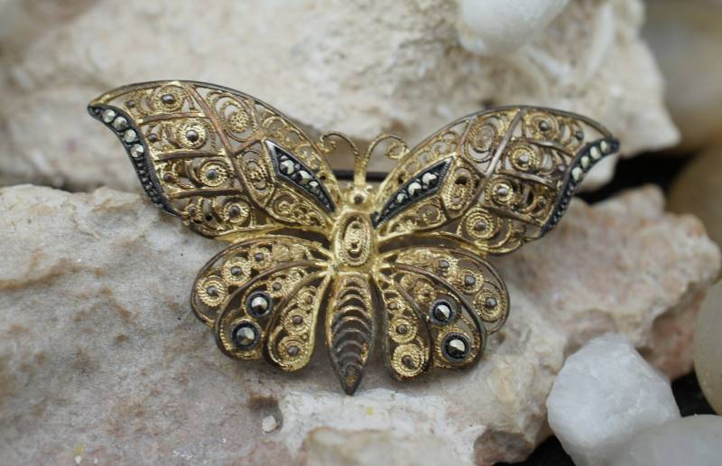 Brosche Sterling Silber 925 Gold Vermeil Germany Art Deco Schmuck Pin Schmetterling Filigran 3D Kunstdiamant Circa Modernist Kollektion St634 von LOVNTG