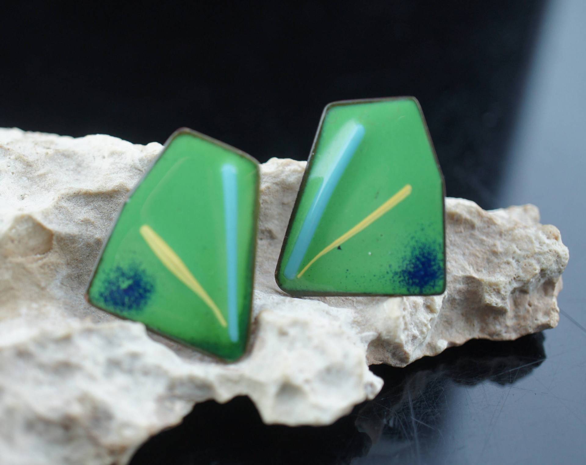 Colby Handgemachte Ohrringe Ohrclips Polygon Vintage Art Deco Schmuck Grün Circa Minimalistisch Modernist Anmutig Kupfer Sa41 von LOVNTG