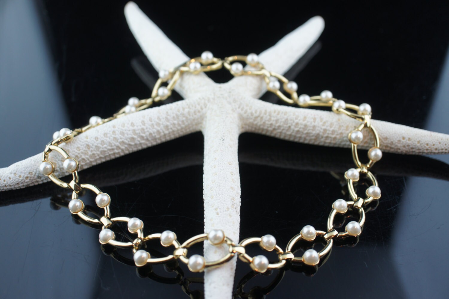 Halskette Kette 40 cm Art Deco Vintage Goldfarben Perlen Weiß Oval Zirka Modernist Geschenk A063 von LOVNTG