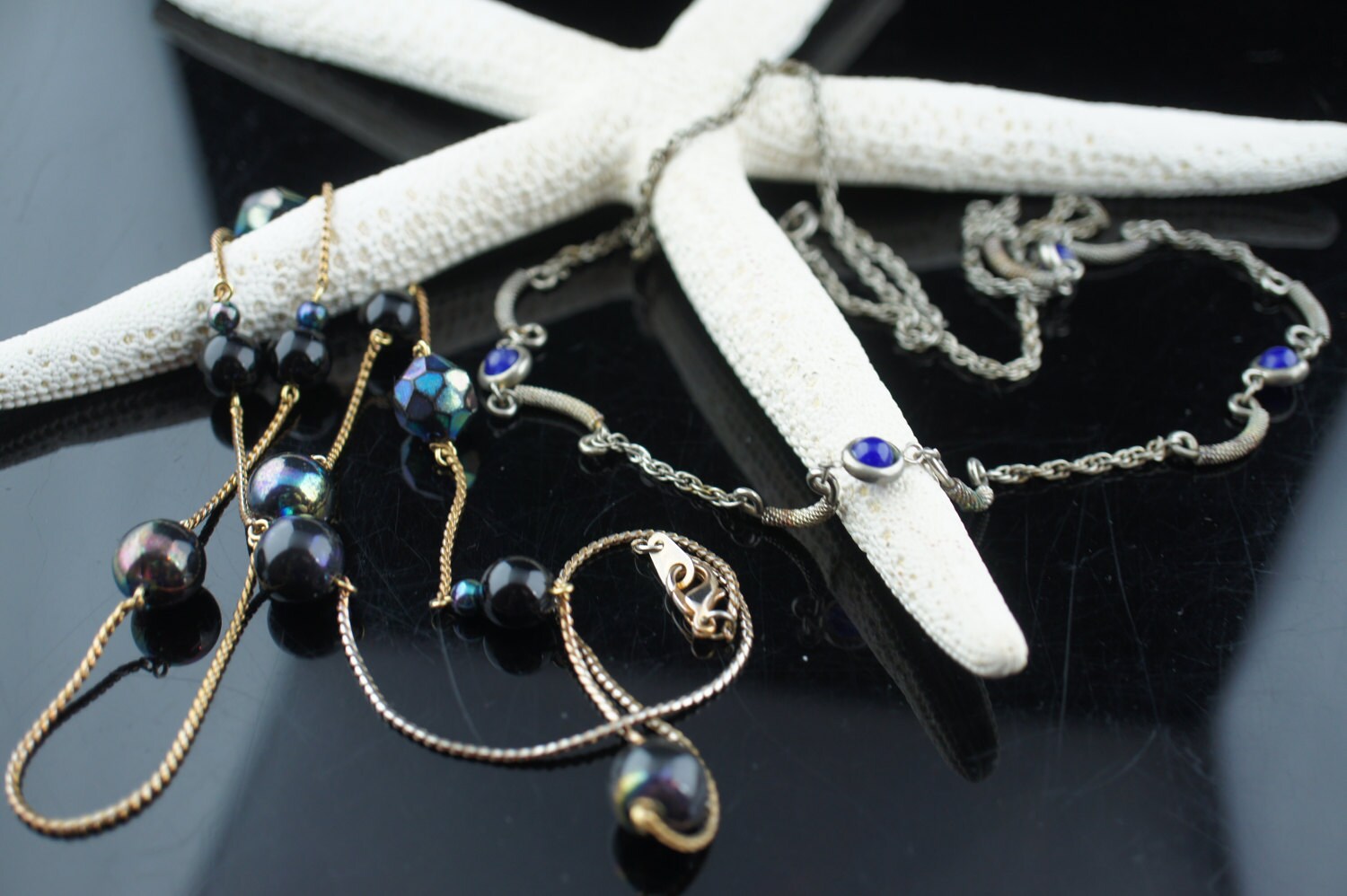 Halskette Kette Set 2 Halsketten Lang Dunkel Violett Dunkelblau Perlen Bunt Hämatit Edelstein Weizen Marco Design Vintage Art Deco Modernist X126 von LOVNTG