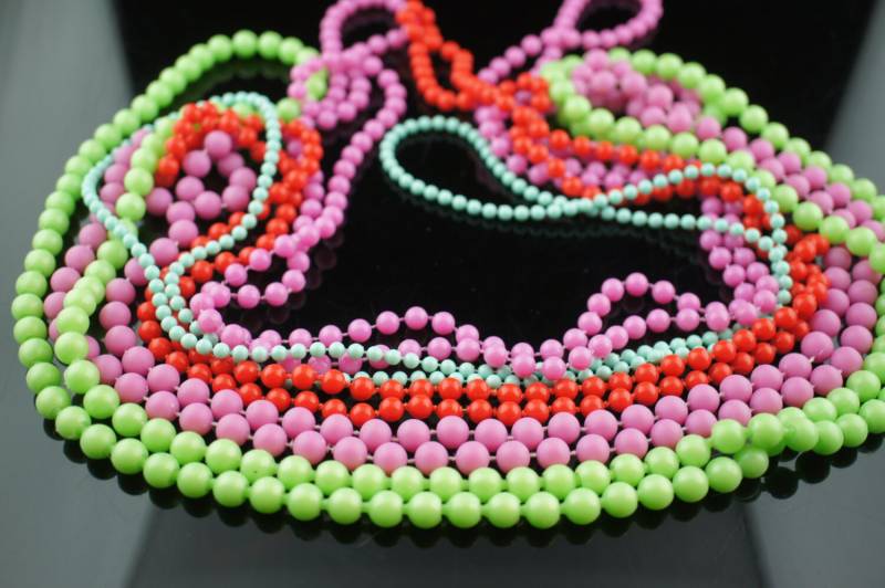 Halskette Kette Set 5 Halsketten Perlen Vintage Art Deco Grün Pink Rot Ton Circa Modernist X101 von LOVNTG