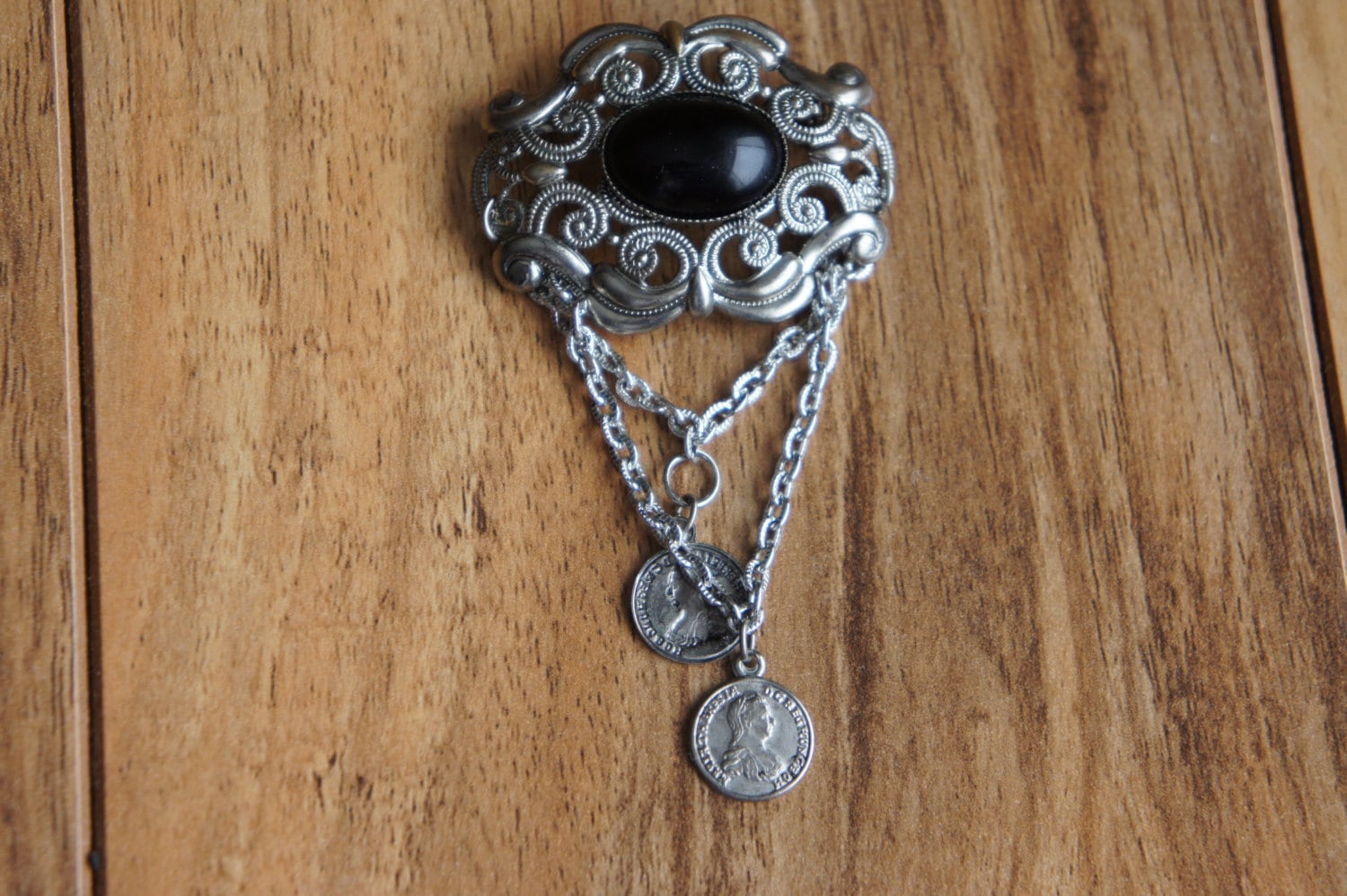 Maria Theresia Münznadel Brosche Schwarzer Stein Auf Silber Cz O-0093 von LOVNTG