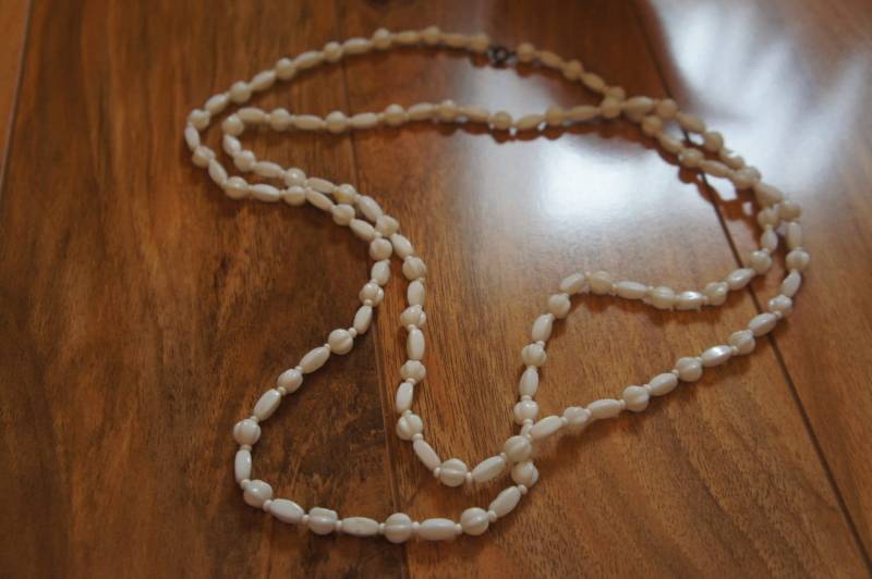 Nachlass Vintage Schmuck Halskette Perlenkette Weiß /Kugel/Perlenkette Modeschmuck Lang A-045 von LOVNTG