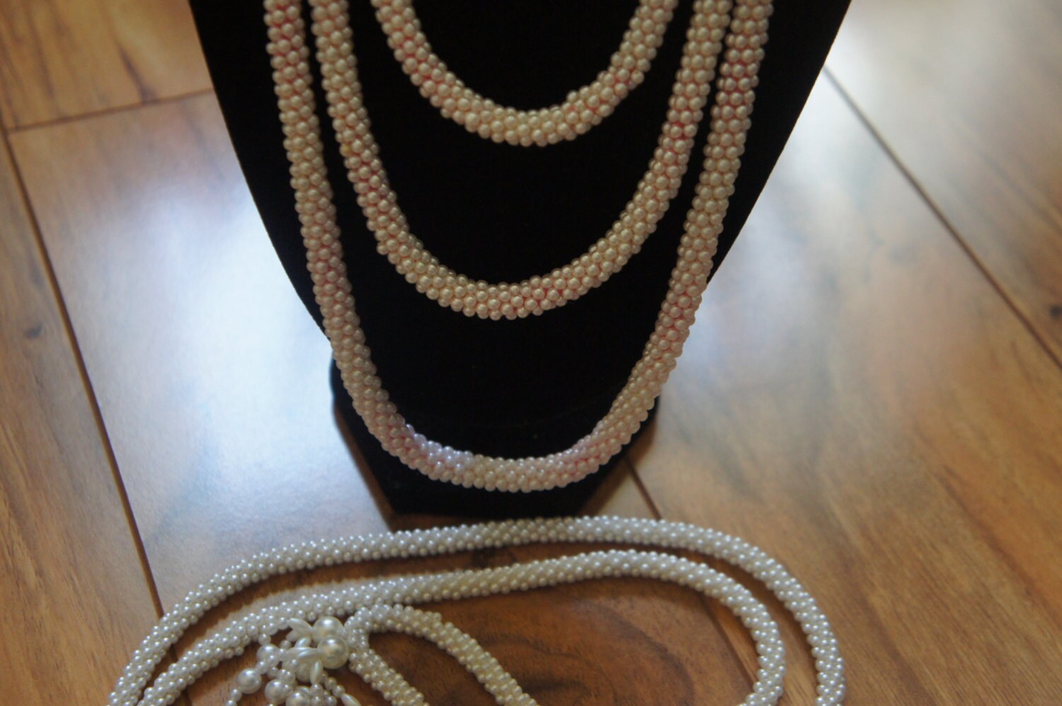 Nachlass Vintage Schmuck Halskette Set Perlen Handmade , Weiß, Rosa A-094 von LOVNTG