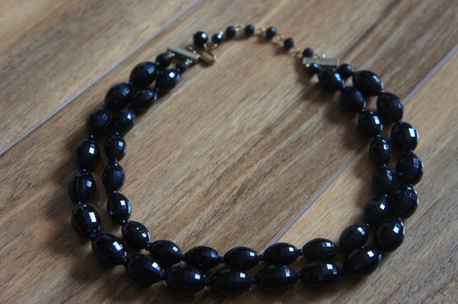 Nachlass Vintage Schmuck Schwarze Perlen-Halskette/Einfache Schwarze Halskette Brautjungfer Zwei Strang Holz B-039 von LOVNTG